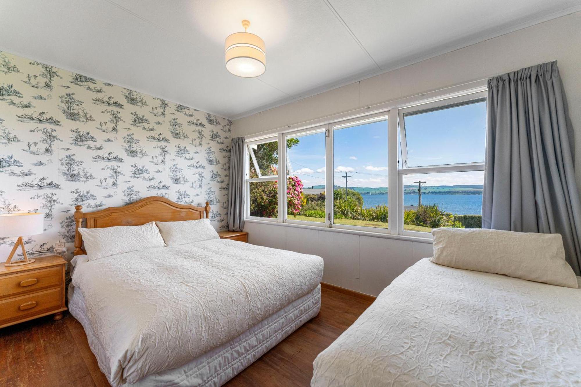 Lakeview Cottage - Rainbow Point Holiday Home Taupo Exterior photo