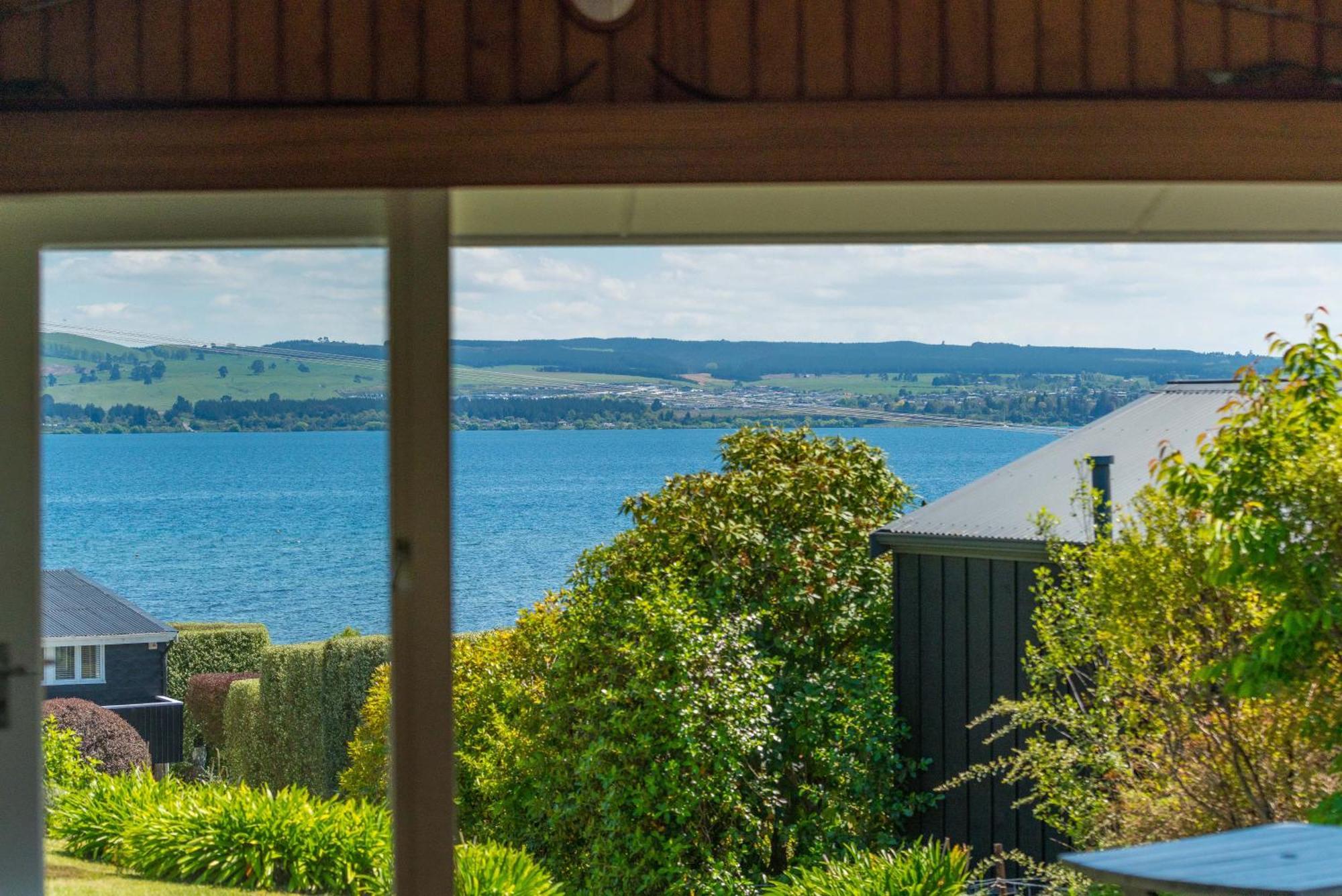 Lakeview Cottage - Rainbow Point Holiday Home Taupo Exterior photo